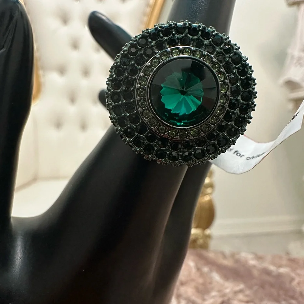 (MSRP $128) Kurt Geiger Emerald Green Ring -NWT size 8 - Picture 4 of 7
